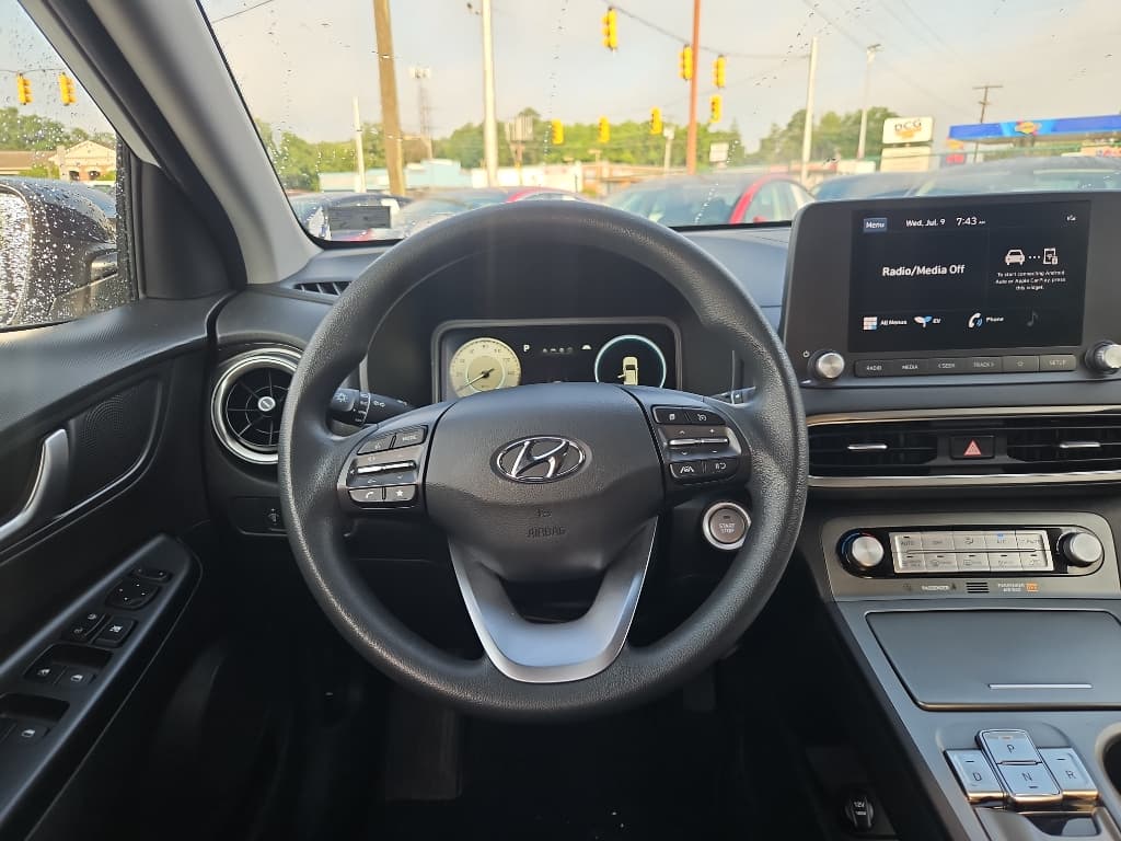 2022 Hyundai Kona EV view 8