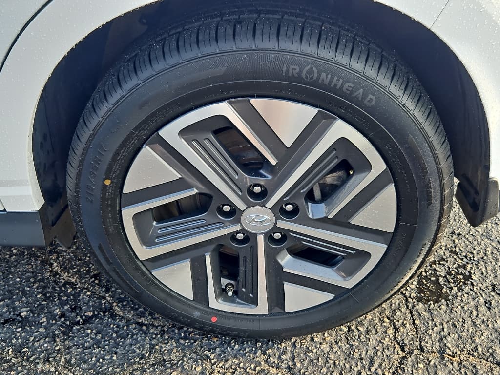 2022 Hyundai Kona EV view 27