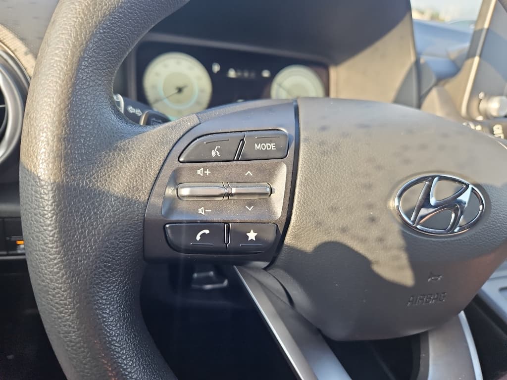 2022 Hyundai Kona EV view 9