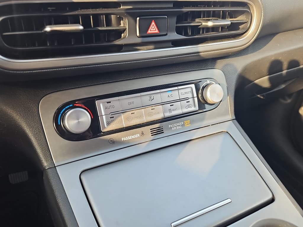 2022 Hyundai Kona EV view 15