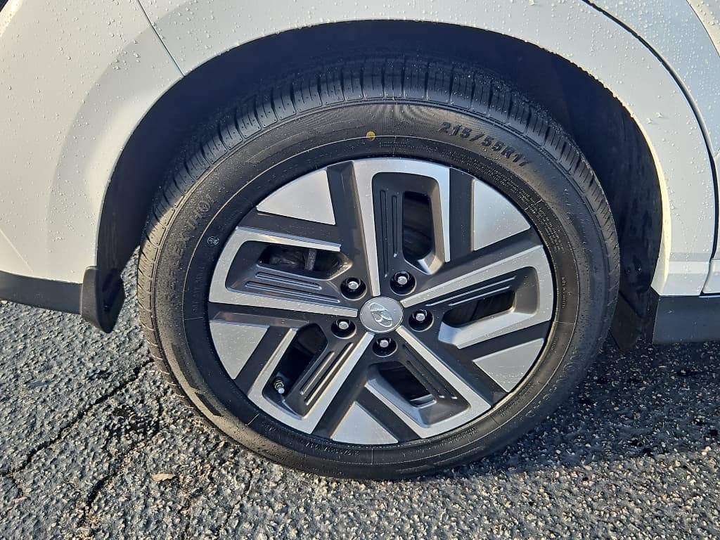 2022 Hyundai Kona EV view 29