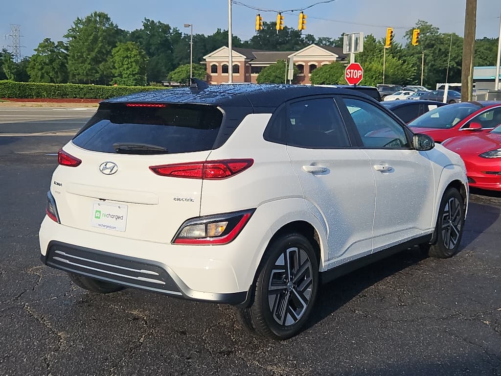 2022 Hyundai Kona EV view 3