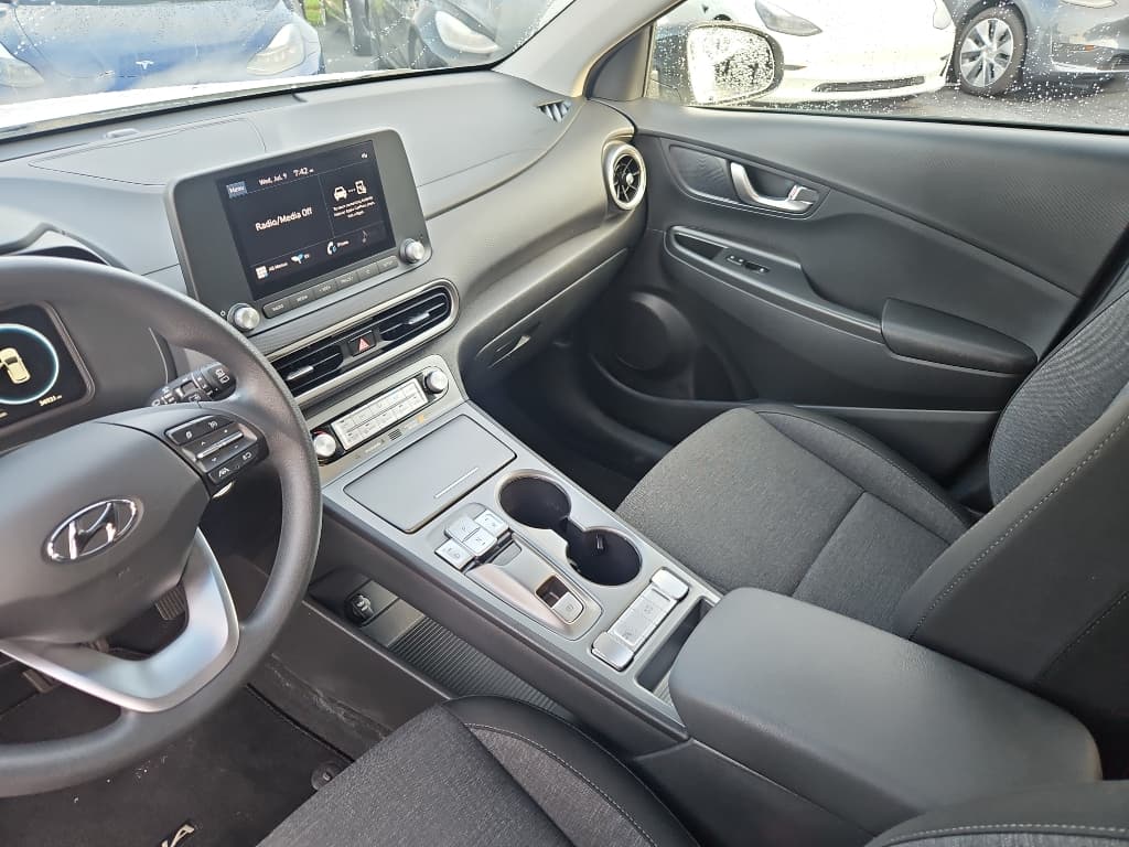 2022 Hyundai Kona EV view 17