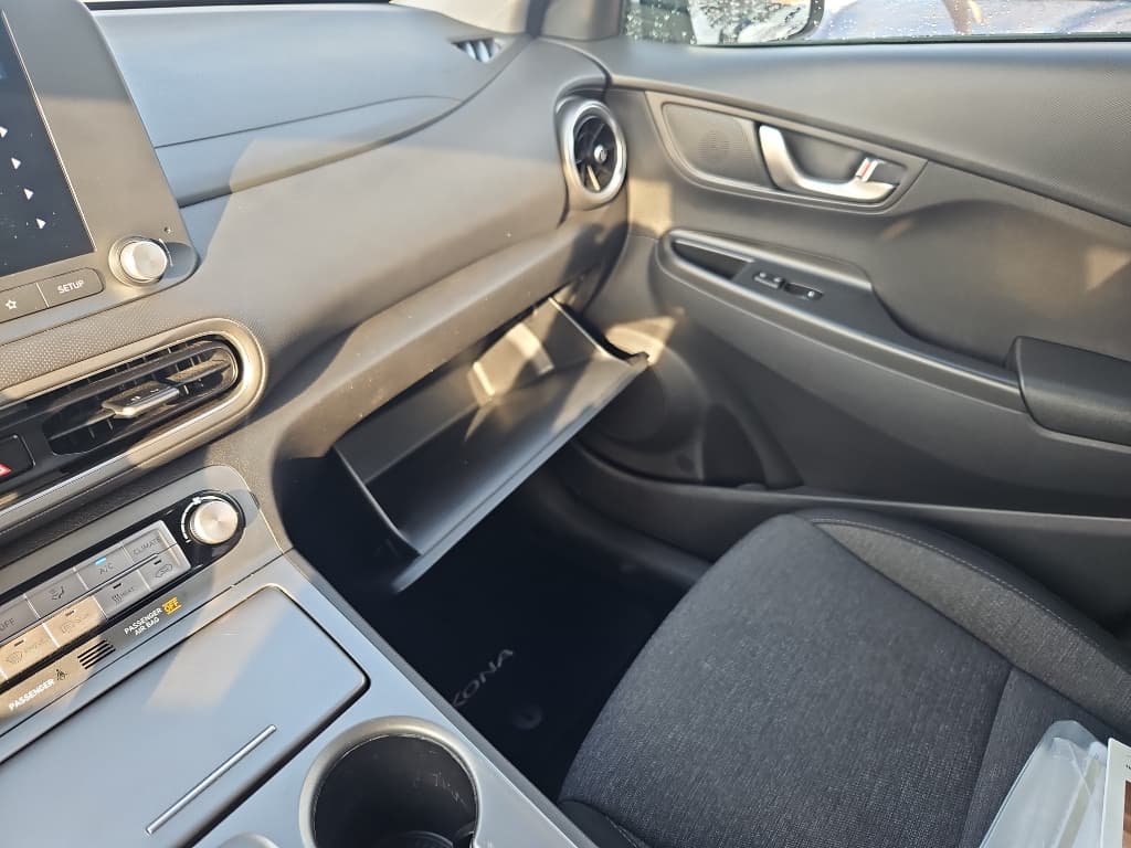 2022 Hyundai Kona EV view 19