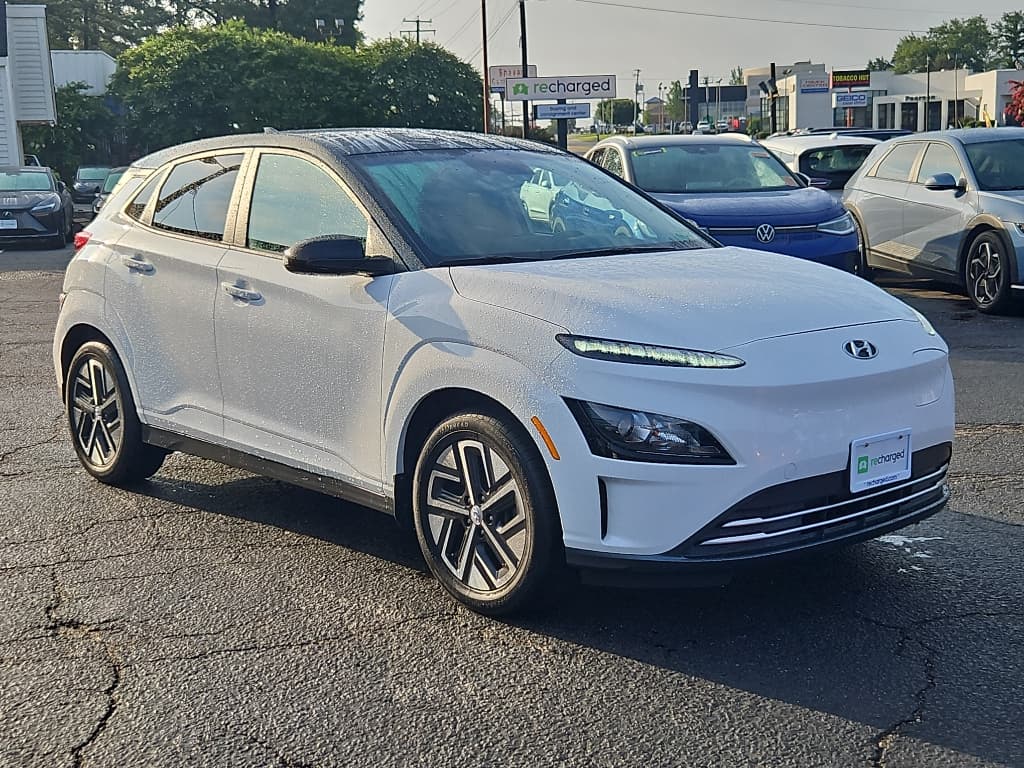 2022 Hyundai Kona EV view 4