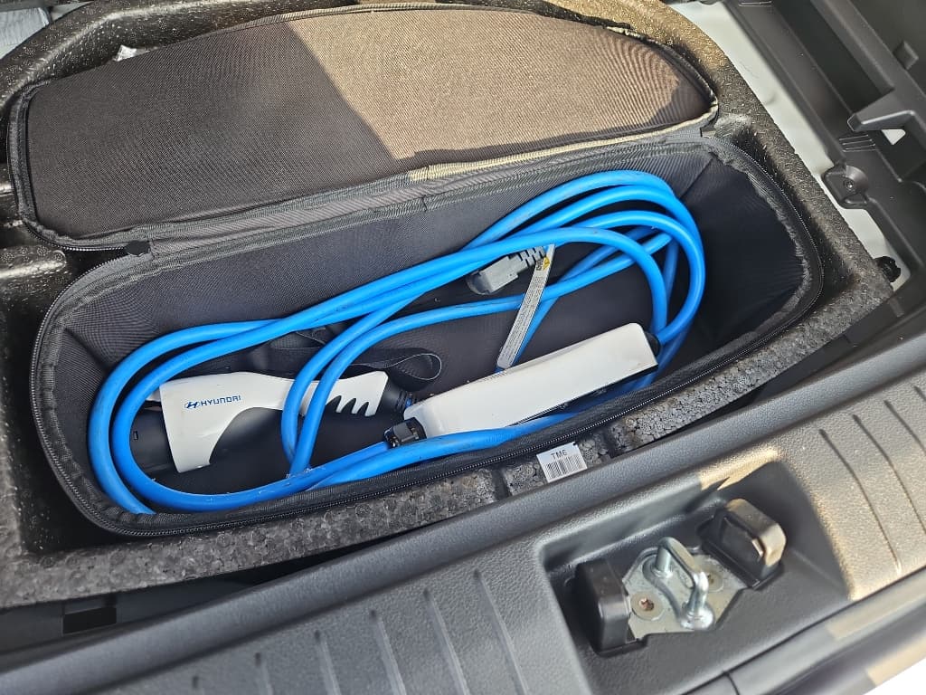 2022 Hyundai Kona EV view 6