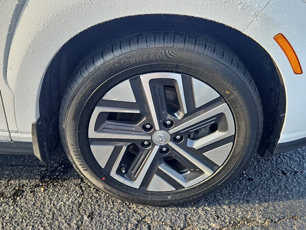2022 Hyundai Kona EV view 31