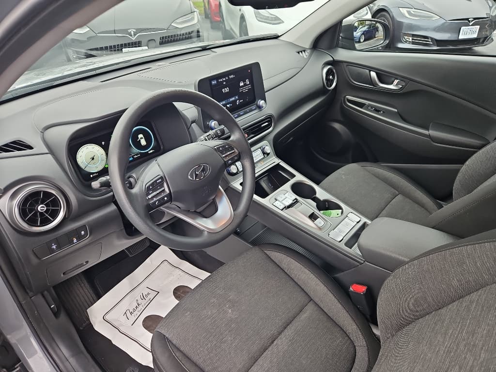 2022 Hyundai Kona EV view 17