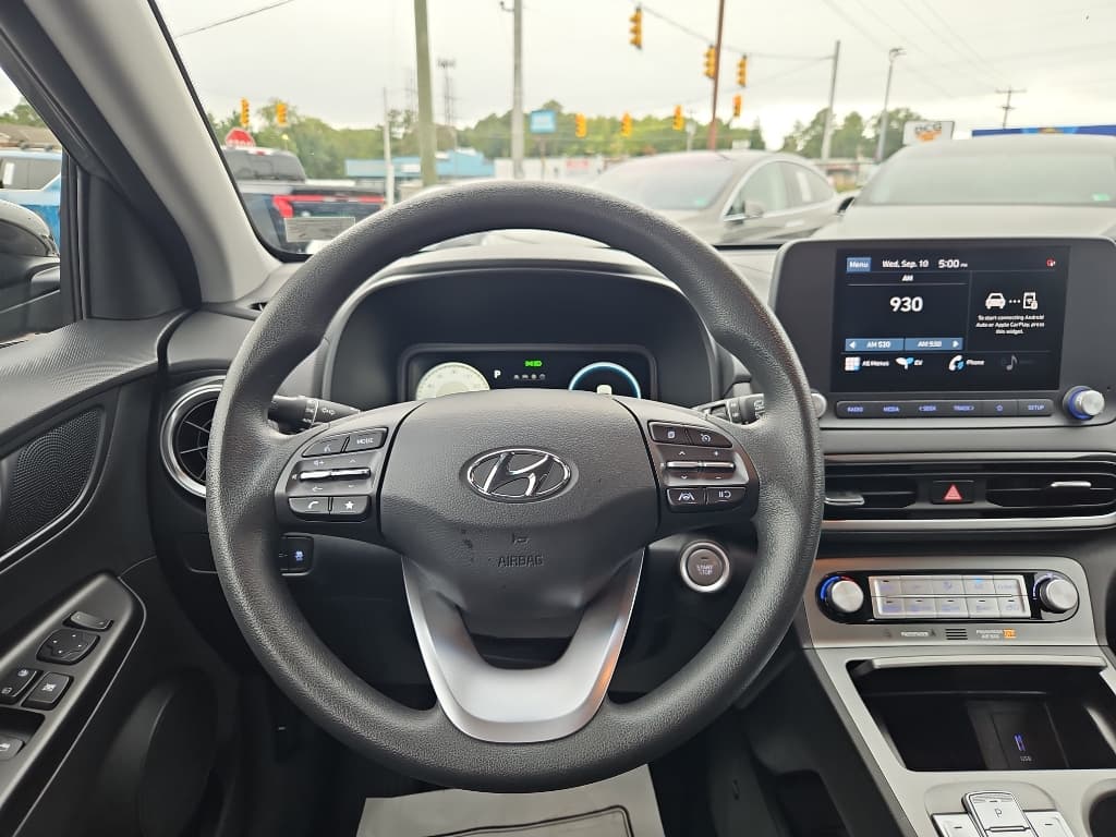 2022 Hyundai Kona EV view 8