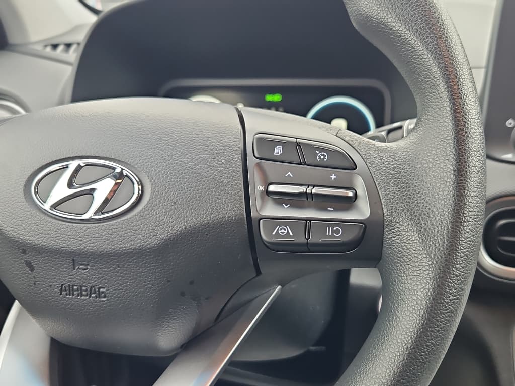 2022 Hyundai Kona EV view 10
