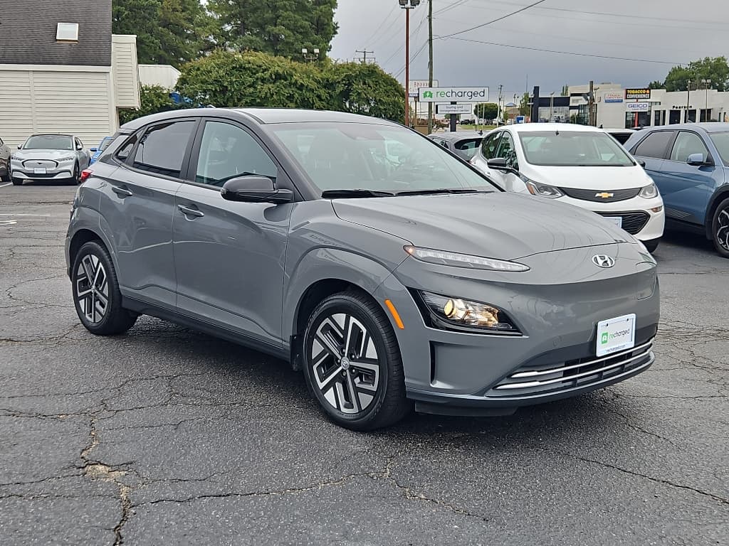 2022 Hyundai Kona EV view 4