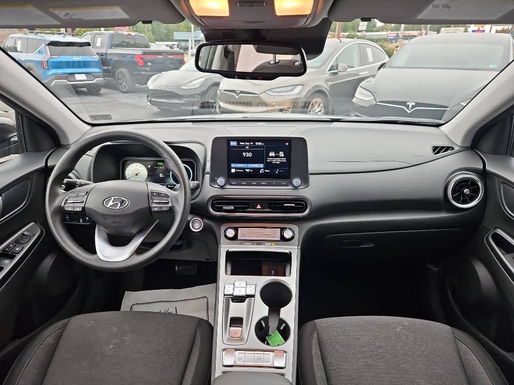 2022 Hyundai Kona EV view 16