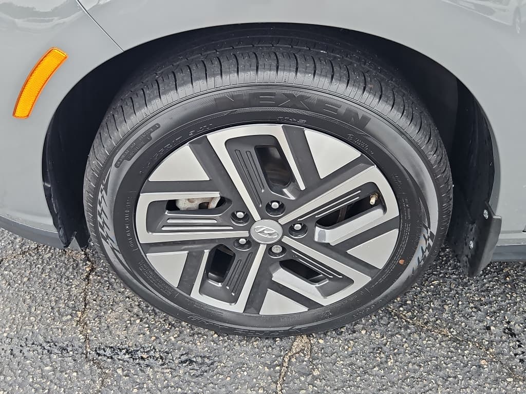 2022 Hyundai Kona EV view 26