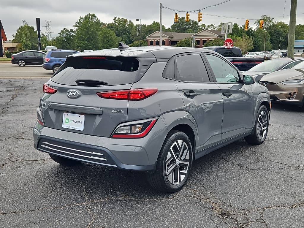 2022 Hyundai Kona EV view 3
