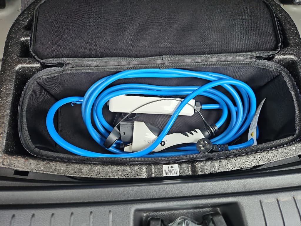 2022 Hyundai Kona EV view 6
