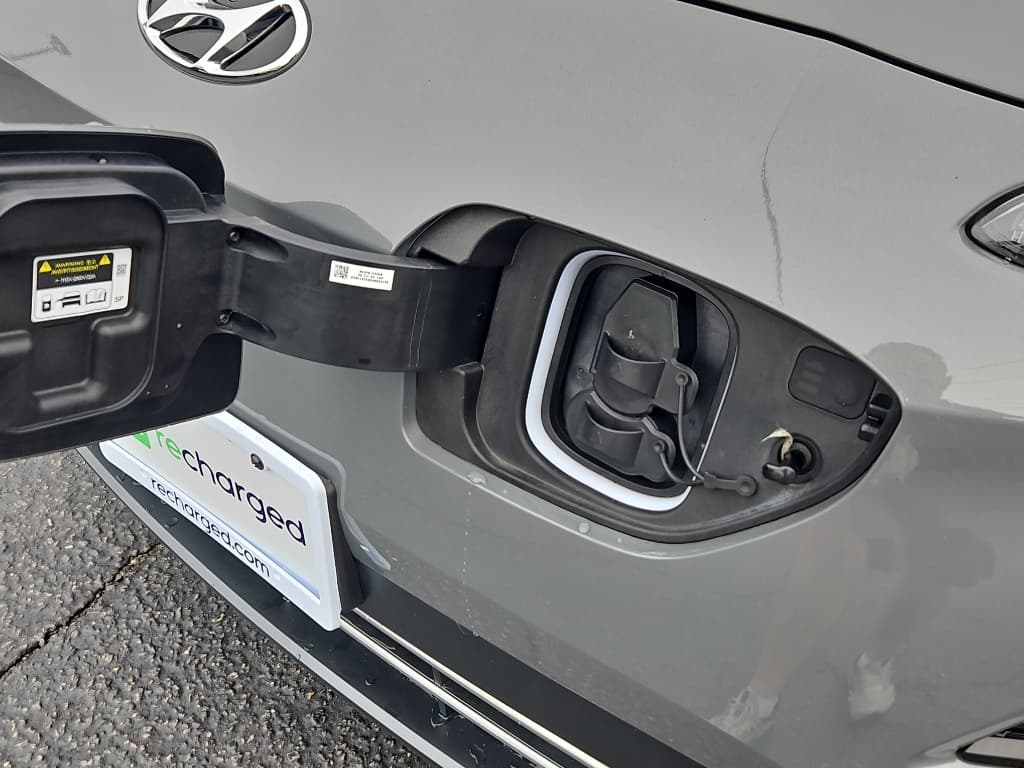 2022 Hyundai Kona EV view 5