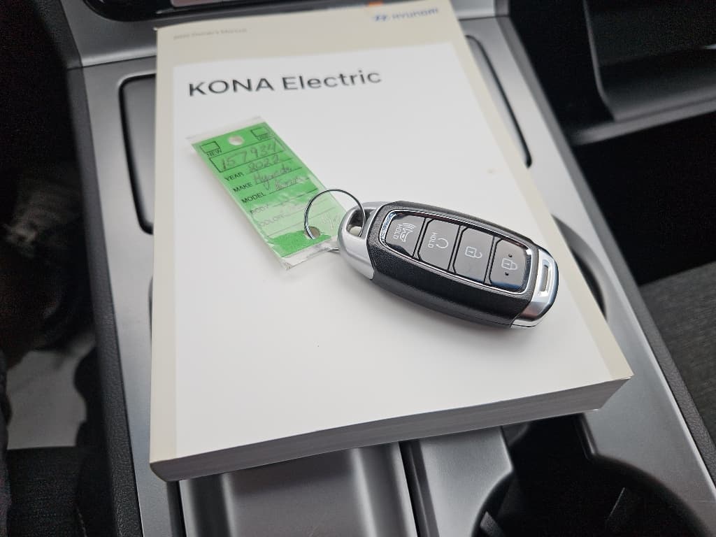2022 Hyundai Kona EV view 21
