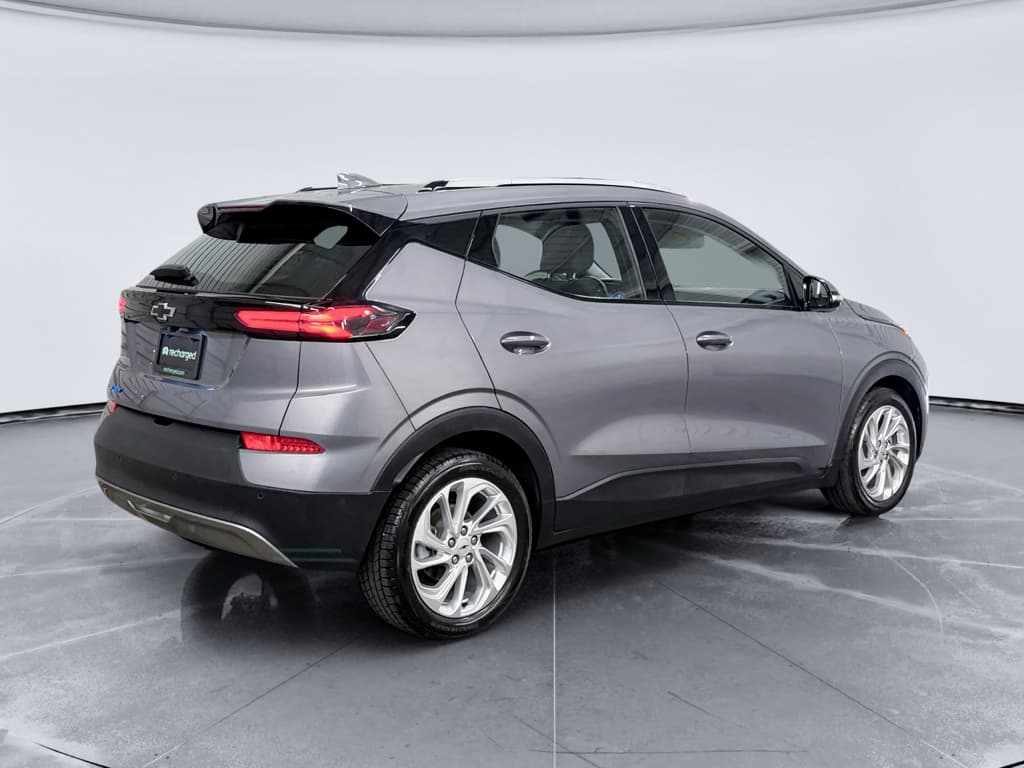 2023 Chevrolet Bolt EUV view 3