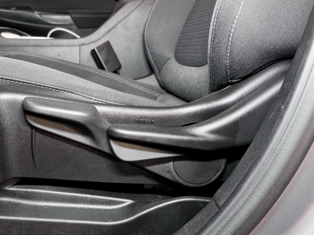 2023 Chevrolet Bolt EUV view 6