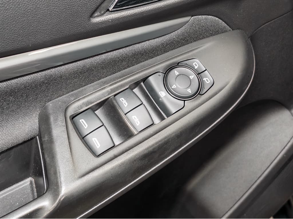 2023 Chevrolet Bolt EUV view 7