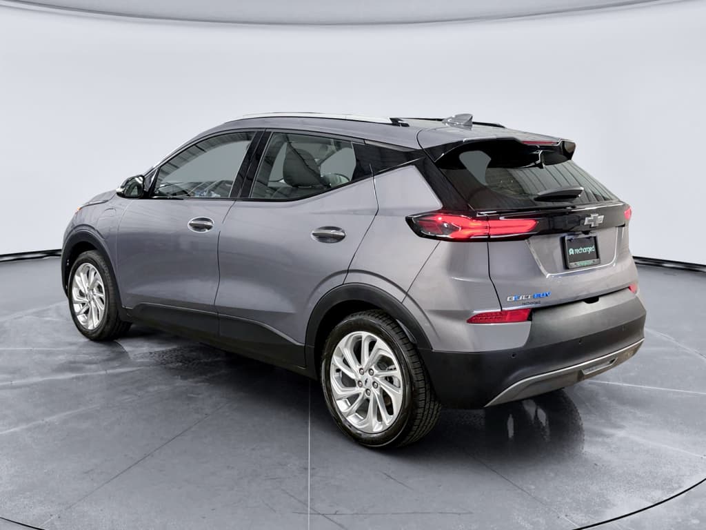 2023 Chevrolet Bolt EUV view 2