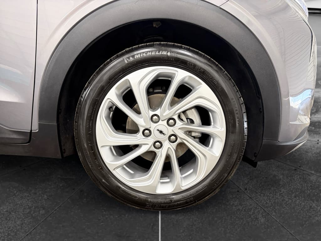 2023 Chevrolet Bolt EUV view 34