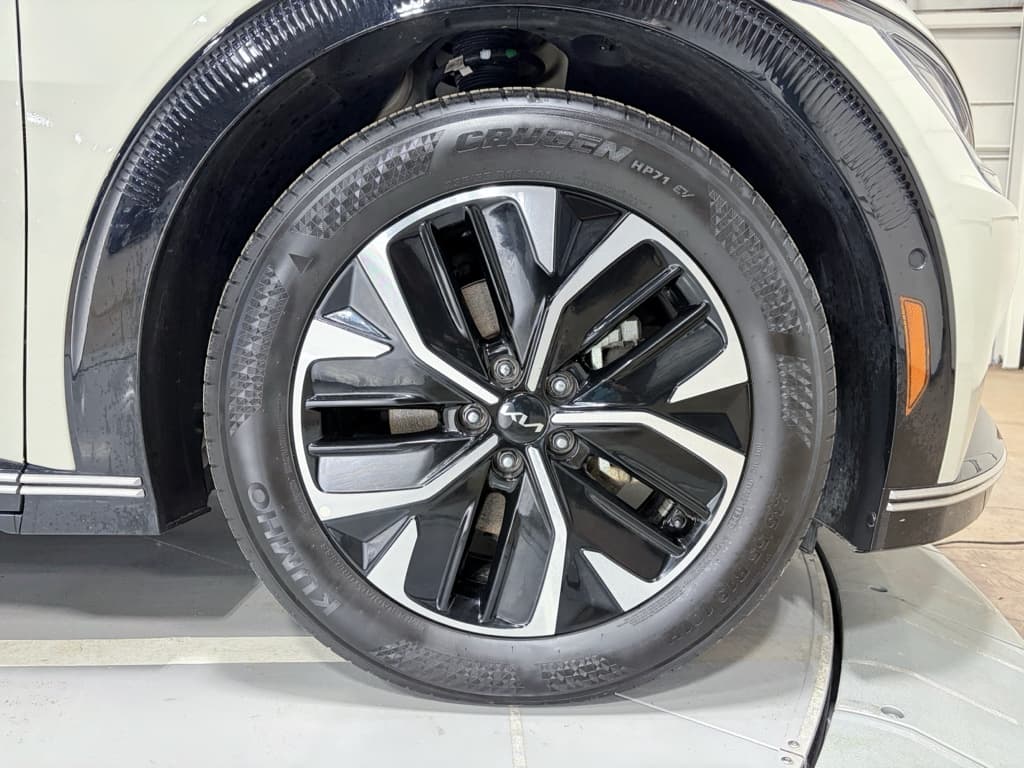 2023 Kia EV6 view 36