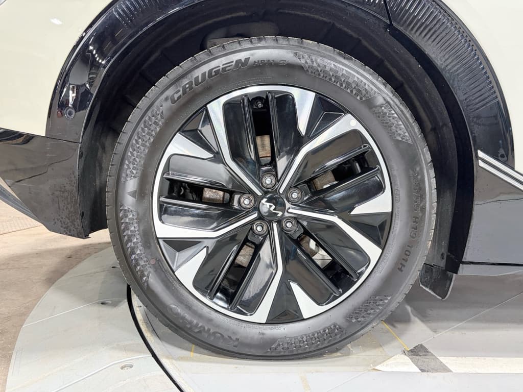 2023 Kia EV6 view 34