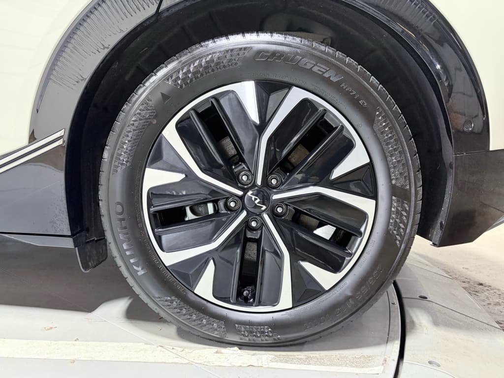 2023 Kia EV6 view 32