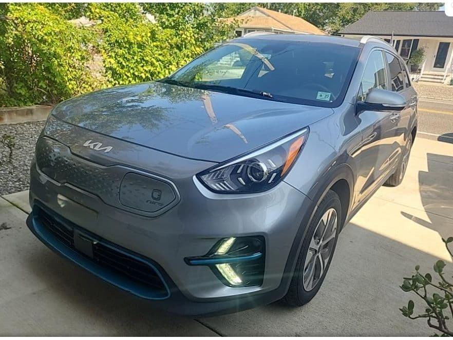 2022 Kia Niro EV view 1