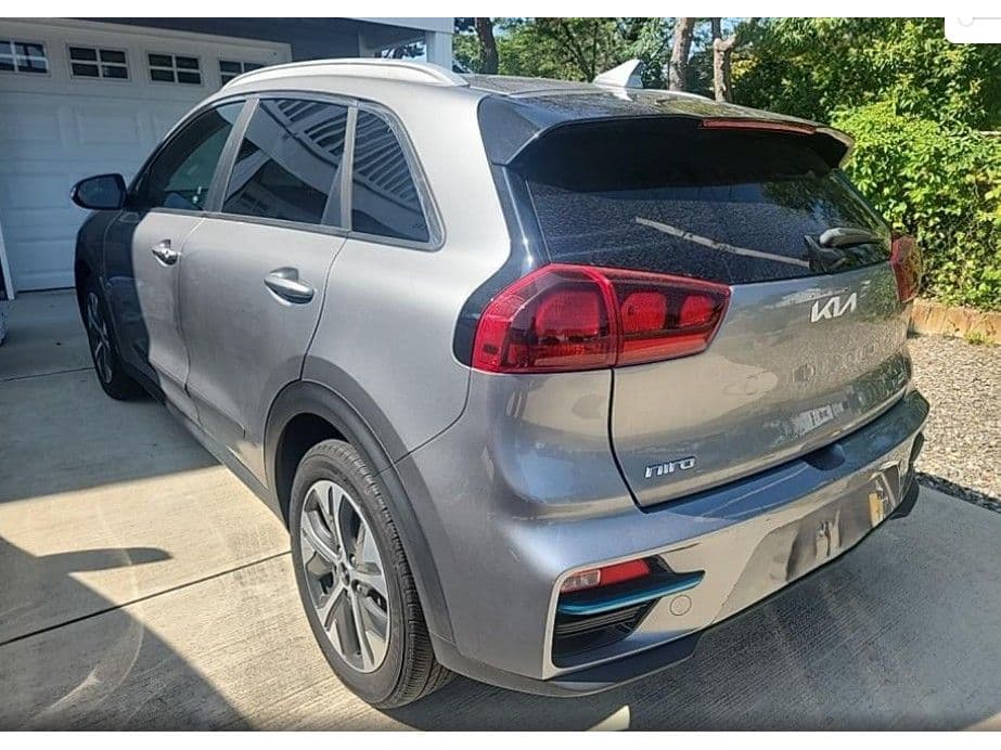 2022 Kia Niro EV view 3