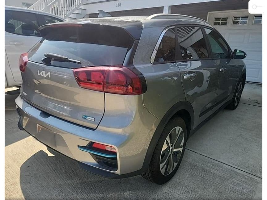 2022 Kia Niro EV view 4