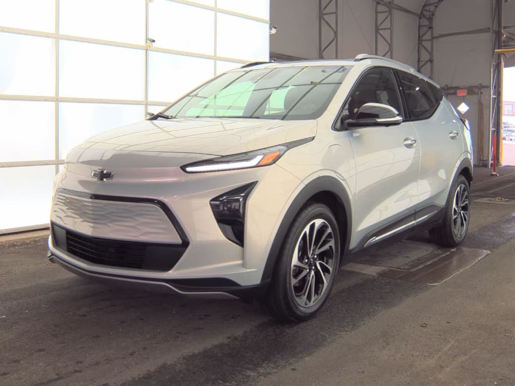 2023 Chevrolet Bolt EUV view 1
