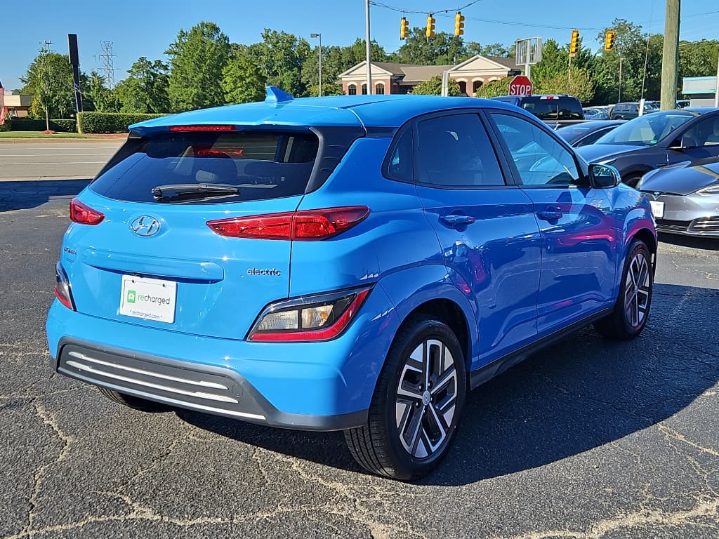 2022 Hyundai Kona EV view 3