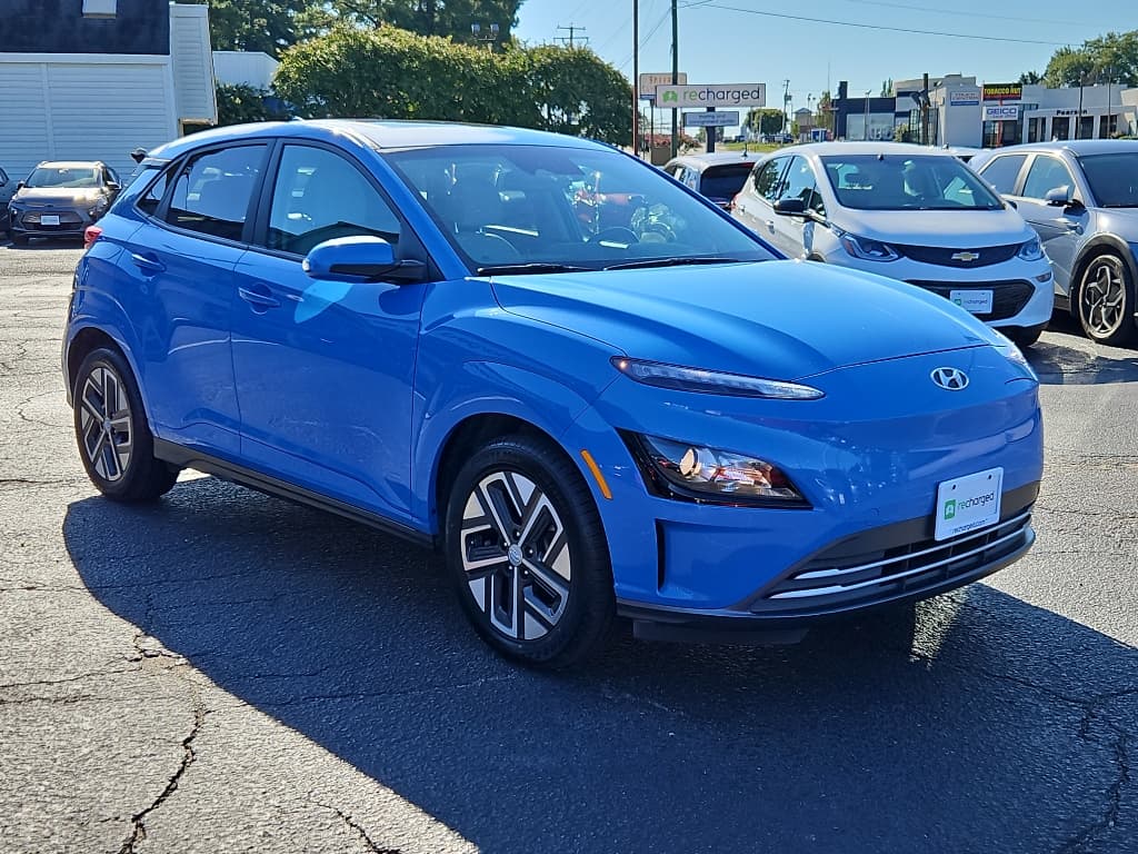 2022 Hyundai Kona EV view 4