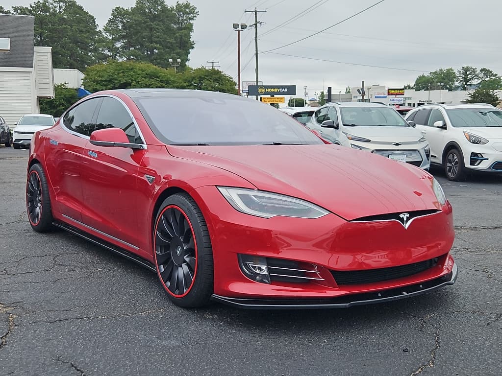 2016 Tesla Model S view 4