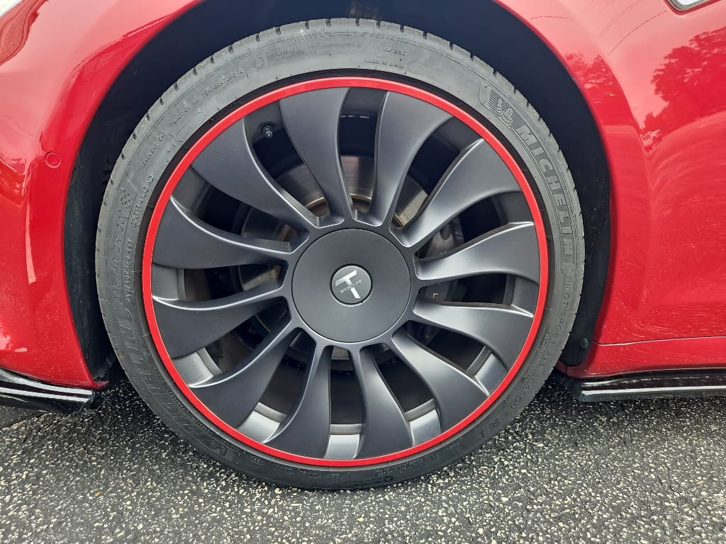 2016 Tesla Model S view 24