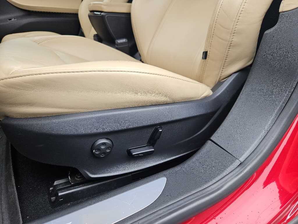2016 Tesla Model S view 7