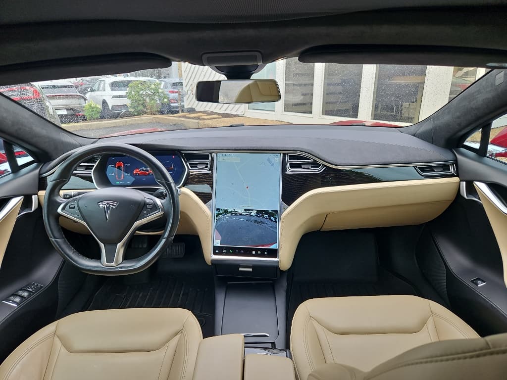 2016 Tesla Model S view 13