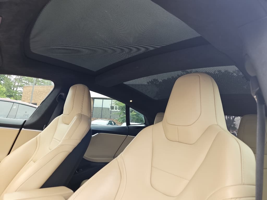 2016 Tesla Model S view 17
