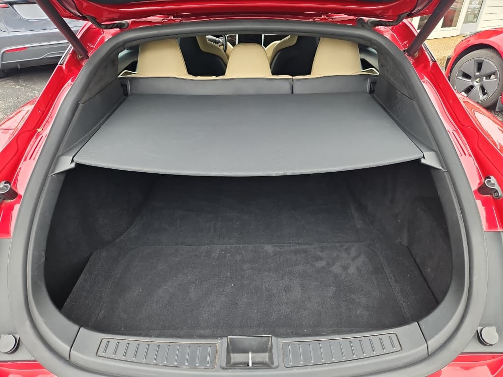 2016 Tesla Model S view 20