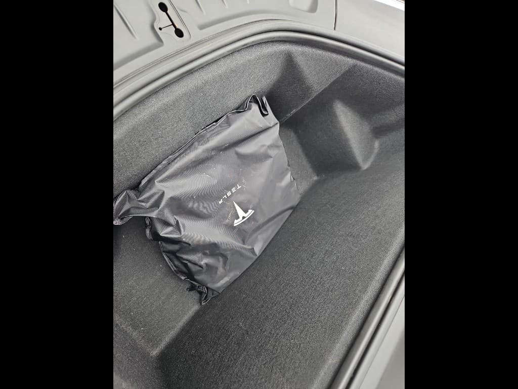 2016 Tesla Model S view 6