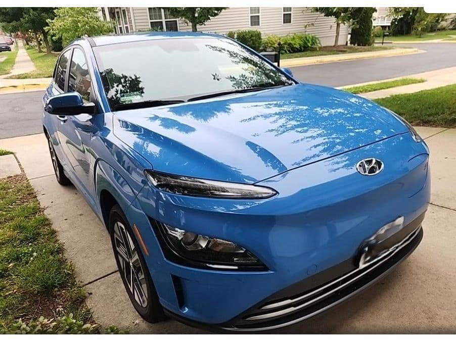 2022 Hyundai Kona EV view 3
