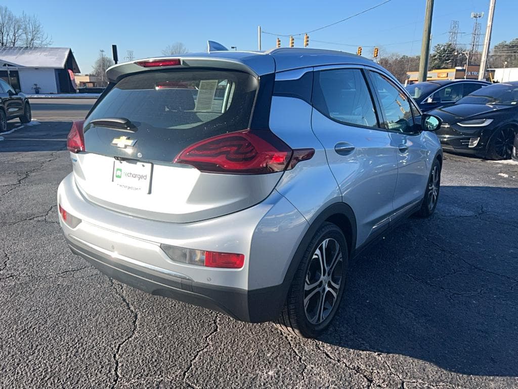 2017 Chevrolet Bolt EV view 3