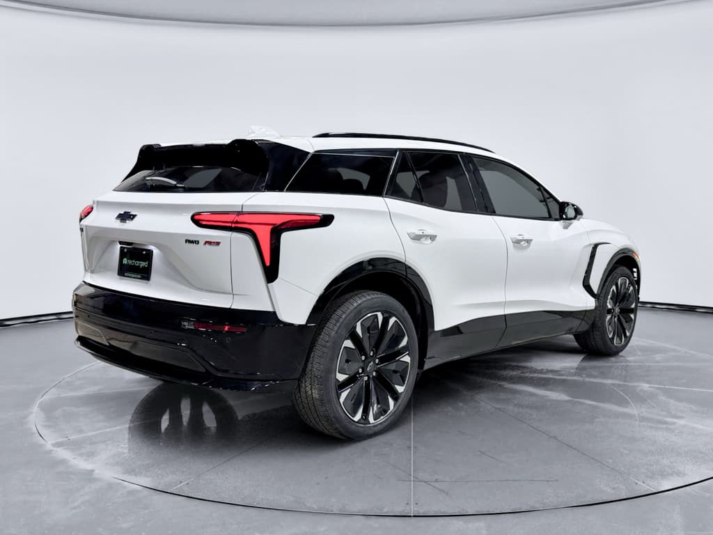 2024 Chevrolet Blazer EV view 3