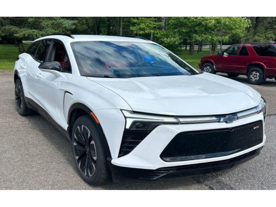 2024 Chevrolet Blazer EV view 2