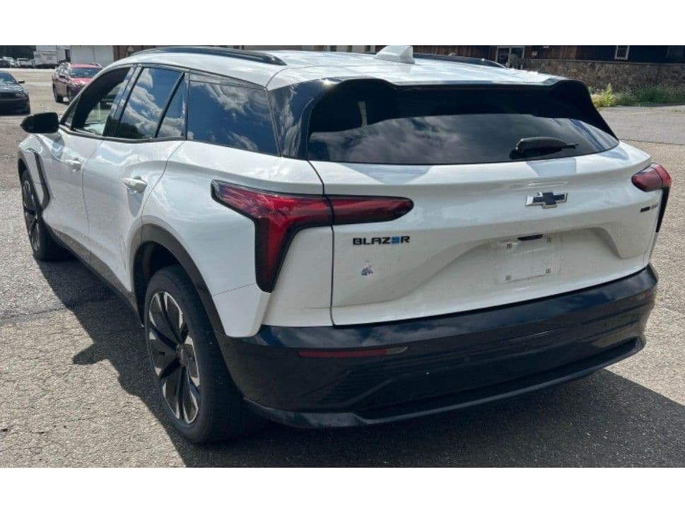 2024 Chevrolet Blazer EV view 4