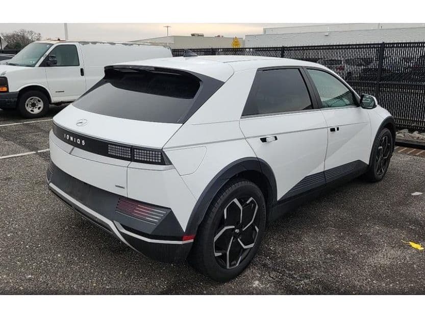 2023 Hyundai IONIQ 5 view 2
