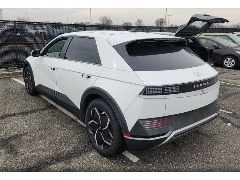 2023 Hyundai IONIQ 5 view 3