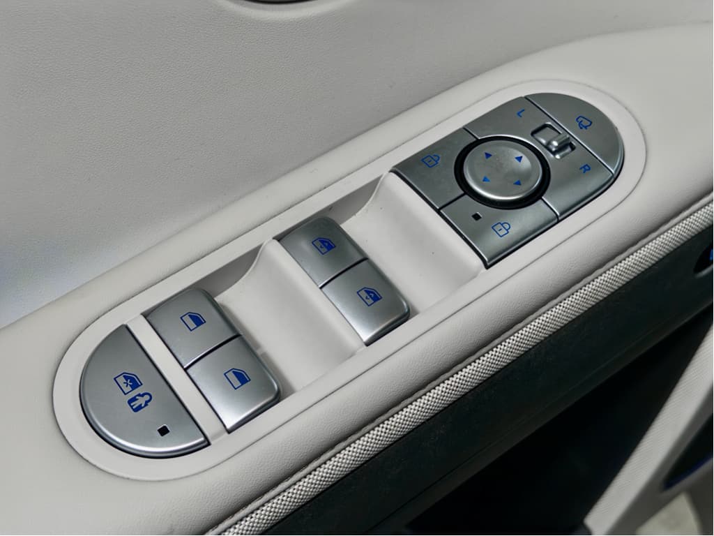 2023 Hyundai IONIQ 5 view 7